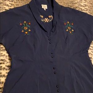 Retro inspired blouse with embroidery